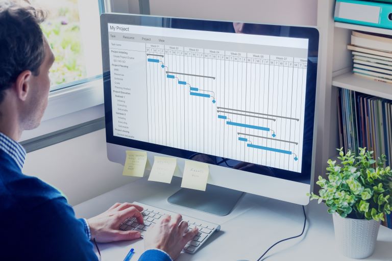 Employee using visual planning tool | Project management vs. task management